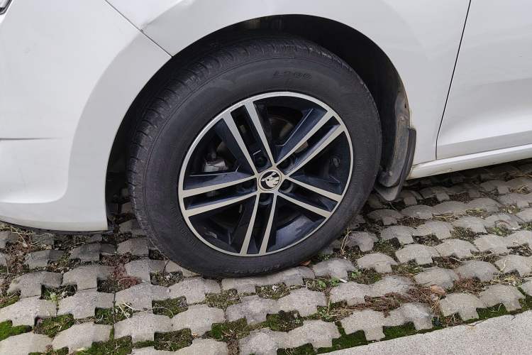 Used Skoda Rapid Spaceback 2016 Revised 1.6L Automatic Smart Drive Version