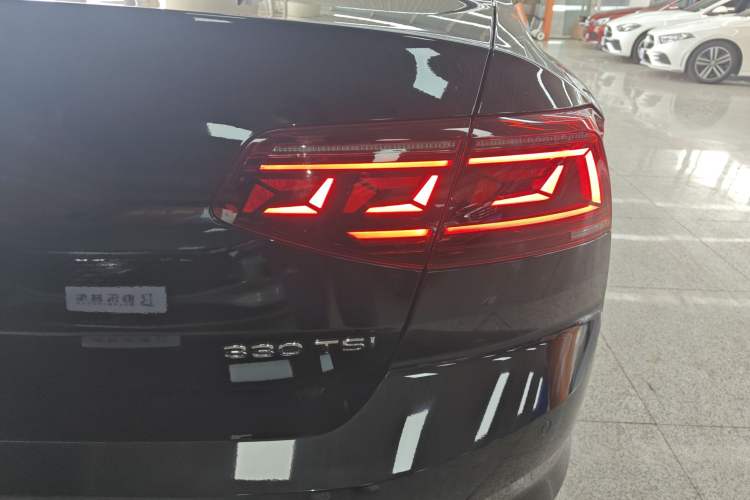 Used Volkswagen Magotan 2025 Zhongxiang Version 330TSI DSG Luxury Edition
