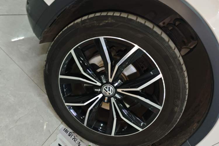 Used Volkswagen Tiguan L 2019 330TSI Automatic Two-Wheel Drive Smart Luxury Version China VI Standard
