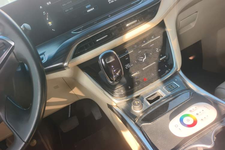 Used Buick GL8 2022 ES Landtrek 653T Luxury Edition