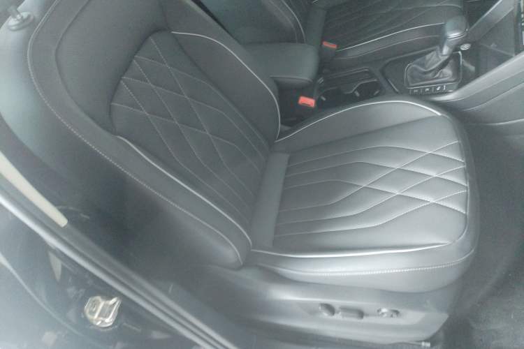 Used Volkswagen Tiguan L 2023 Restyled 330TSI Automatic Two-Wheel Drive R-Line Enhanced Comfort Version