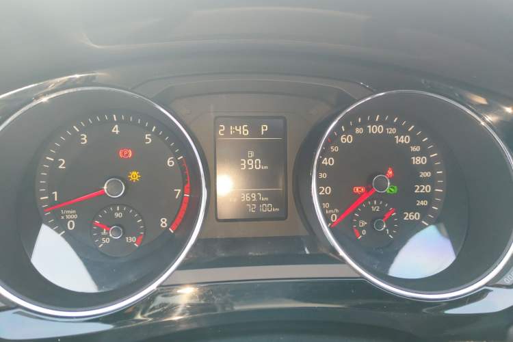 Used Volkswagen Sagitar 2017 230TSI Automatic Comfort Version
