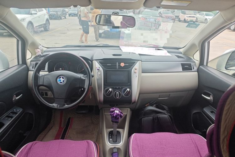 Used Venucia R50 2015 1.6L Automatic Fashion Edition
