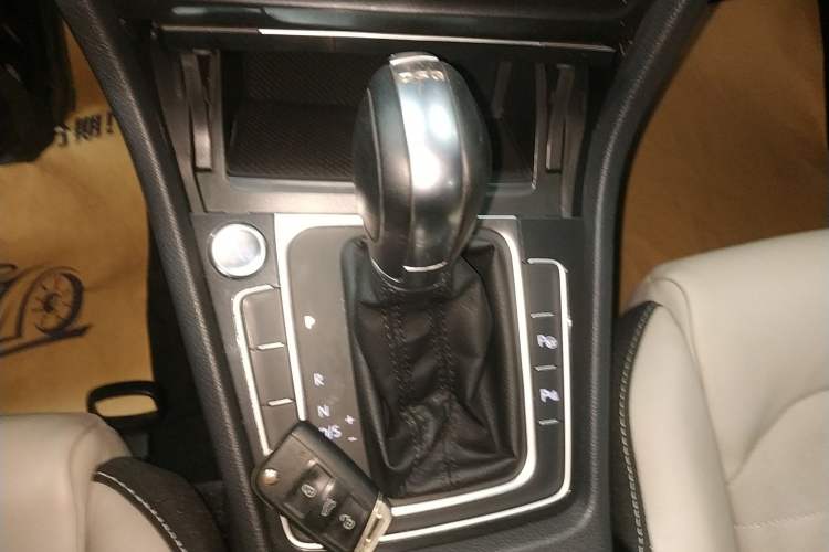 Used Volkswagen Golf 2017 230TSI Automatic Luxury Million-Vehicle Commemorative Edition
