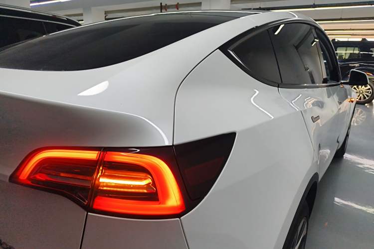 Used Tesla Model Y 2021 Long-Range All-Wheel-Drive Version