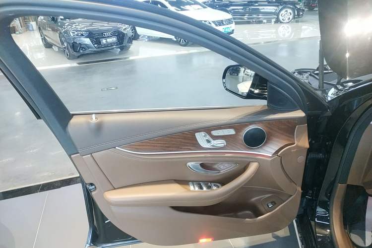 Used Mercedes-Benz E-Class 2023 Updated E 300 L Fashion Edition
