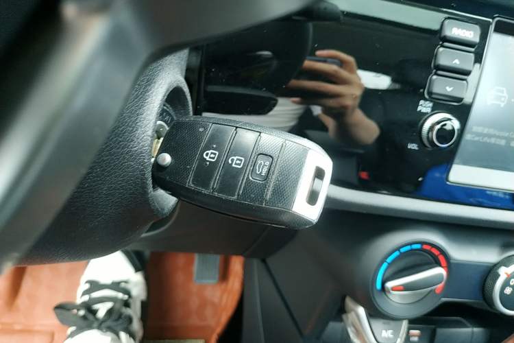 Used Kia K2 2017 Sedan 1.4L Automatic Transmission 15th Anniversary Special Edition GLS
