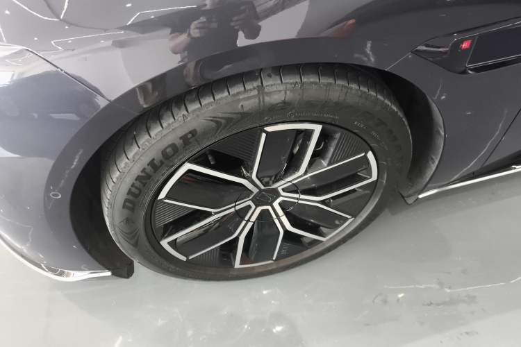 Used  12 2024 700 Three-Laser Rear-Wheel Drive Luxury Edition
