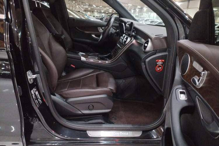 Used Mercedes-Benz GLC 2020 Facelift GLC 300 L 4MATIC Dynamic Edition
