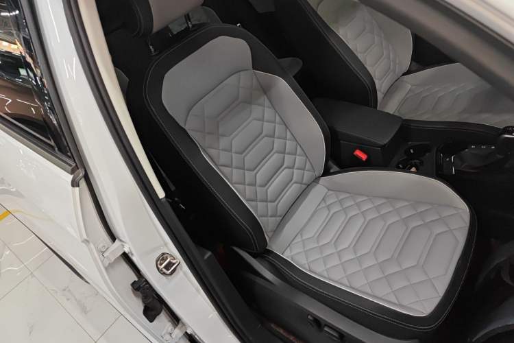 Used Volkswagen Tayron 2024 300TSI Two-Wheel-Drive Luxury Plus Advanced Version