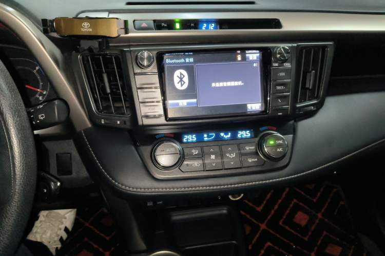 Used Toyota RAV4 2015 2.0L CVT Two-Wheel Drive Fashion Edition
