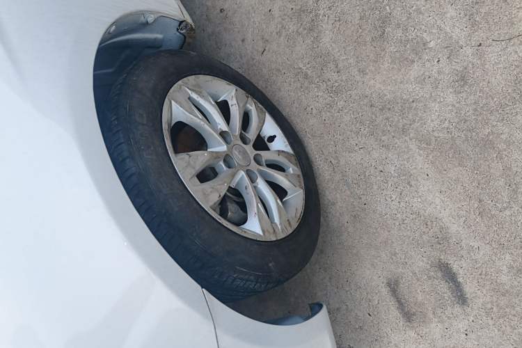 Used Geely Auto Emgrand 2015 Sedan 1.5L CVT Upward Version
