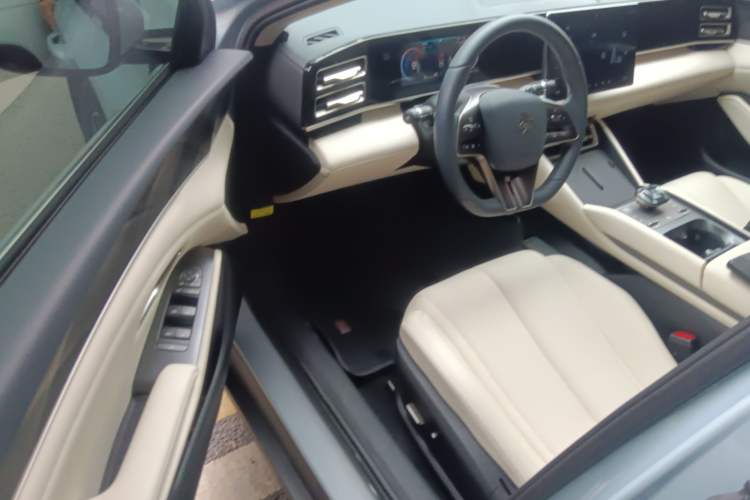 Used BYD Qin L 2024 DM-i 120KM Leading Model
