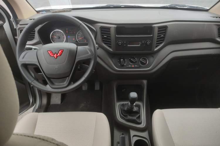 Used Wuling Hongguang V 2022 1.5L Jingqu Edition Electric-Assist LAR
