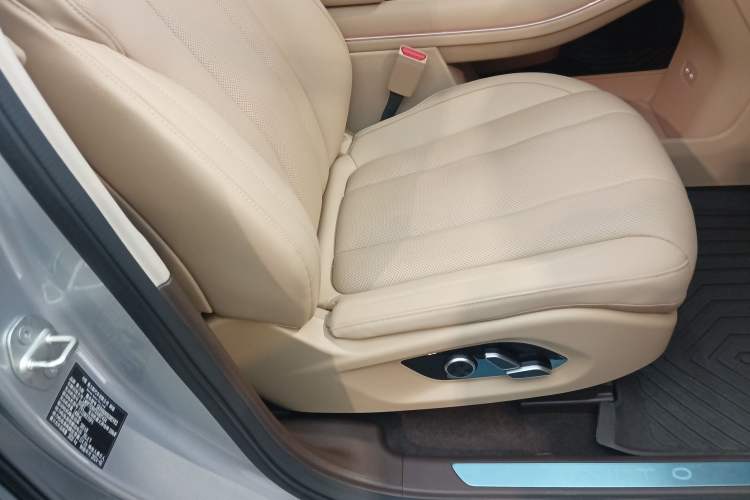 Used Hima AITO M7 2024 1.5T Rear-Drive Plus Version 6 Seats
