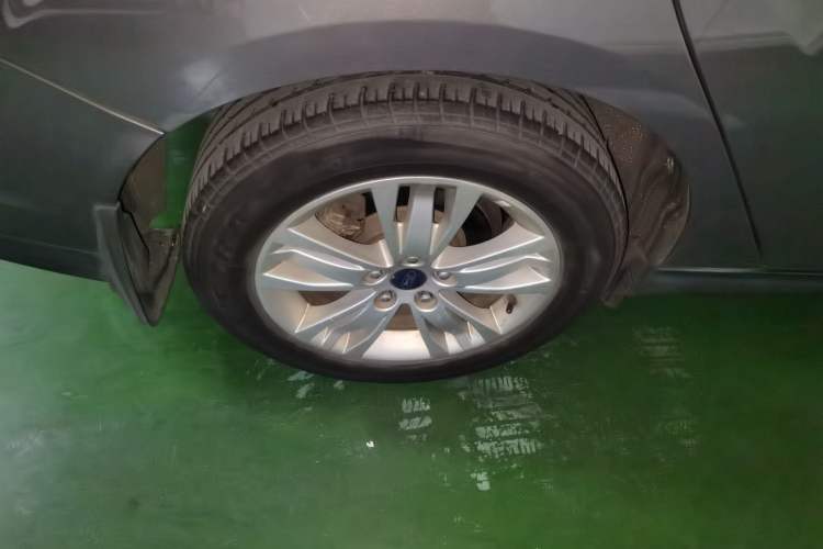 Used Ford Focus 2012 Sedan 1.6L Manual Comfort Model
