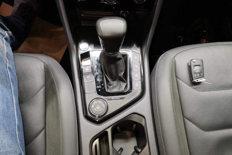 Used Volkswagen Tiguan L 2021 380TSI Automatic All-Wheel Drive R-Line Comfort Plus 7-Seater