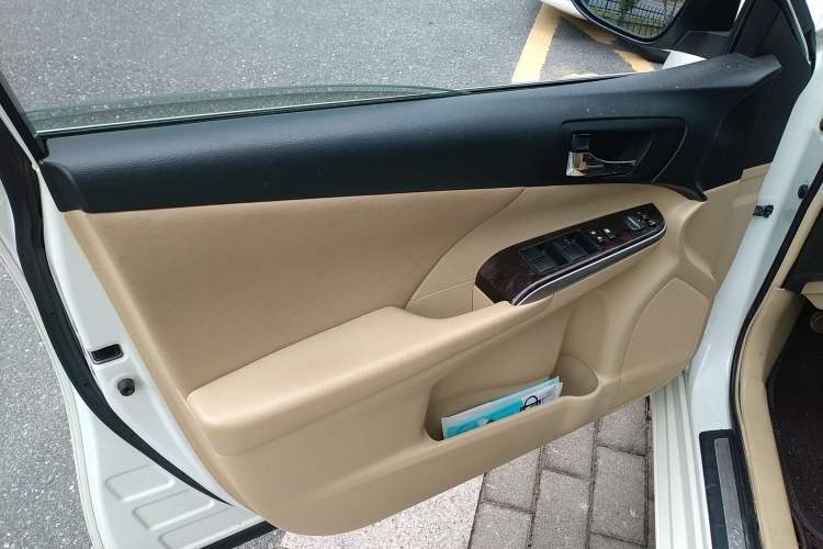 Used Toyota Camry 2016 2.0E 10th Anniversary Elite Edition
