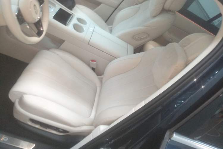 Used Hima AITO M8 2025 Extended-Range Max Version 37 kWh 6-Seater