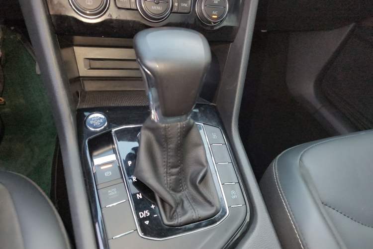 Used Volkswagen Tiguan L 2019 Updated Version 330TSI Automatic Two-Wheel Drive Panoramic Comfort Edition China VI Standard
