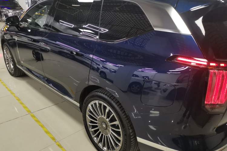 Used  HL 2025 700 Ultra Six-Seater All-Wheel-Drive LiDAR Version