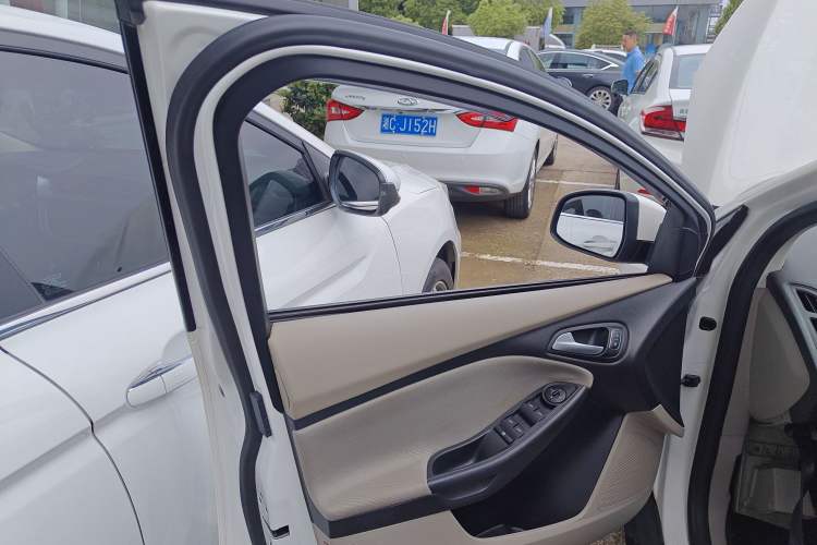 Used Ford Focus 2018 Sedan Classic 1.6L Automatic Comfort Plus Smart Drive Version
