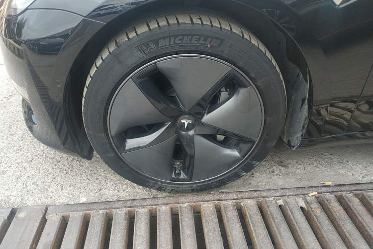 Used Tesla Model 3 2019 Long-Range All-Wheel-Drive Version
