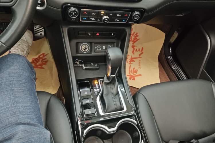 Used  Commander 2018 2.0T Two-Wheel Drive Enjoyment Version China VI Emission Standard