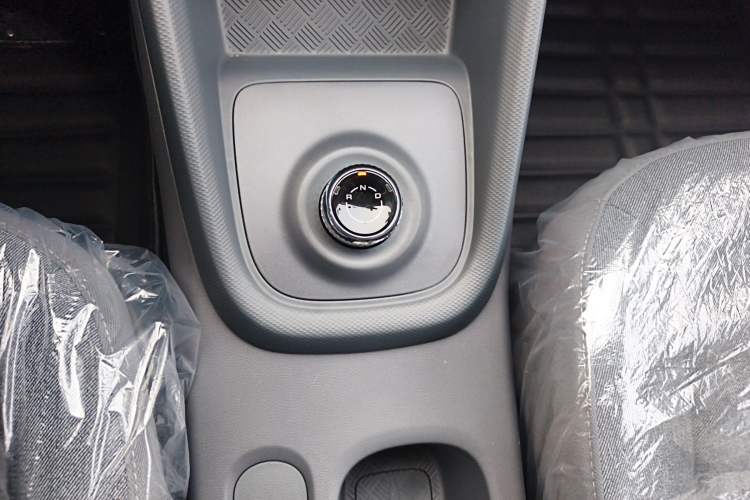 Used Wuling Hongguang New Energy 2025 Extended-Range Hybrid 50 km Standard Version
