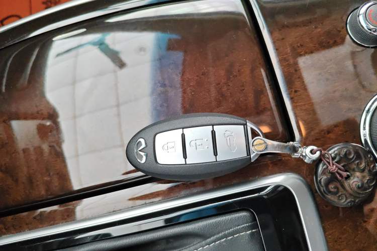 Used Infiniti QX60 2016 2.5 S/C Hybrid Two-Wheel-Drive Excellence Edition China V Standard