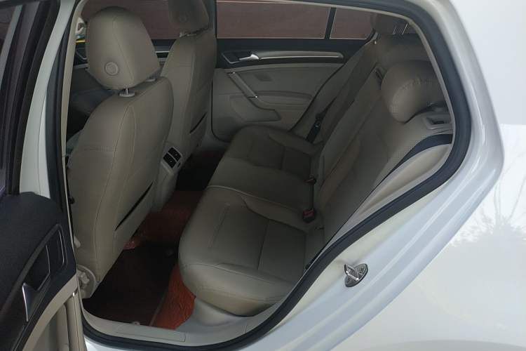 Used Volkswagen Golf 2016 230TSI Automatic Comfort Version
