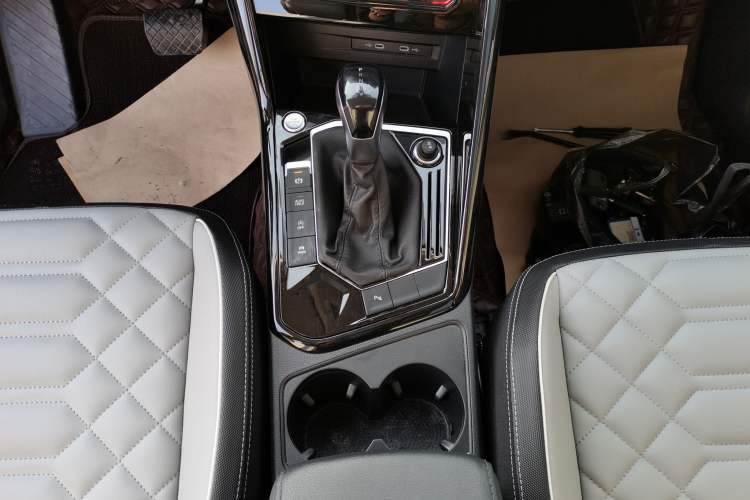 Used Volkswagen Tayron 2023 280TSI Two-Wheel-Drive Luxury Plus Advanced Version
