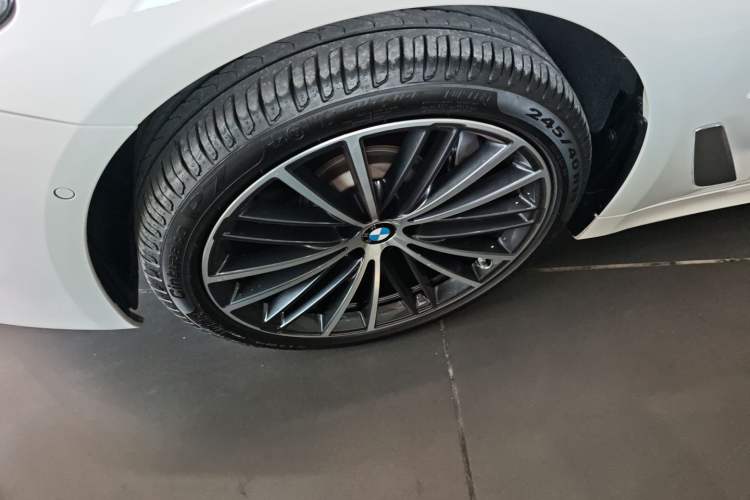 Used BMW 5 Series 2022 Second Facelift 530Li Leading Edition M Sport Package
