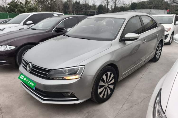 Used Volkswagen Sagitar 2017 230TSI Automatic Comfort Version
