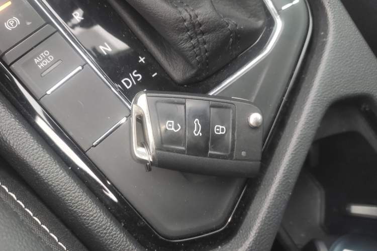 Used Volkswagen Tiguan L 2019 330TSI Automatic Two-Wheel Drive R-Line Flagship Edition China V Standard
