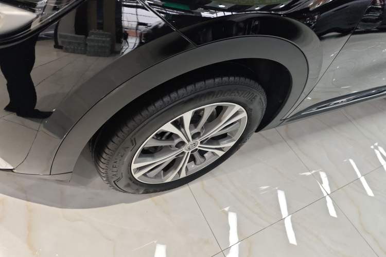 Used Buick Envision 2022 Encore Plus 652T Five-Seat All-Wheel-Drive Luxury Model
