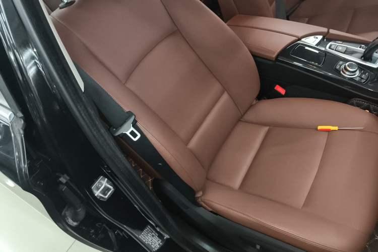 Used BMW 5 Series 2014 520Li Elegant Model
