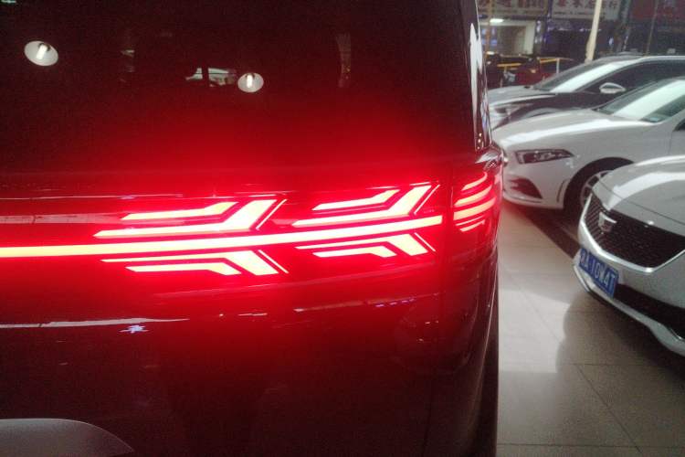 Used Denza D9 2025 DM-i Intelligent Drive 1020 Four-Wheel Drive Prestige Model