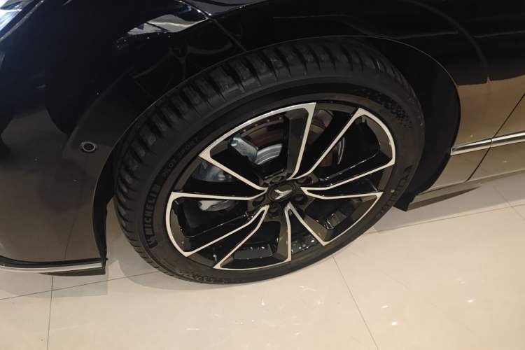 Used VOYAH PASSION 2024 PHEV Four-Wheel Drive Ultra-Long Range Flagship Model
