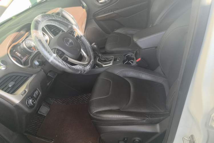 Used  Cherokee 2017 2.0L Superior Edition