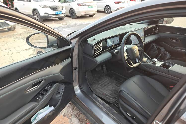 Used BYD Qin L 2025 DM-i Smart Drive 120KM Superior Model
