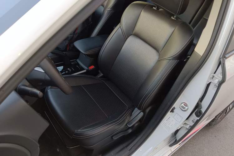 Used Mitsubishi Outlander 2021 Revised Version 2.0L Two-Wheel Drive Comfort Edition 5 Seats
