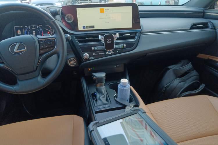 Used Lexus ES 2022 200 Excellence Edition
