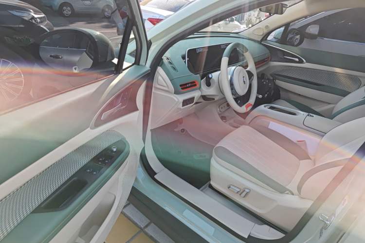 Used ORA Good Cat 2023 401 km Standard Range Prestige Version Lithium Iron Phosphate