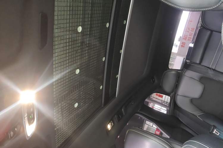 Used Volvo XC60 2019 T5 4x4 Smart & Dynamic Sport Edition China VI Standard