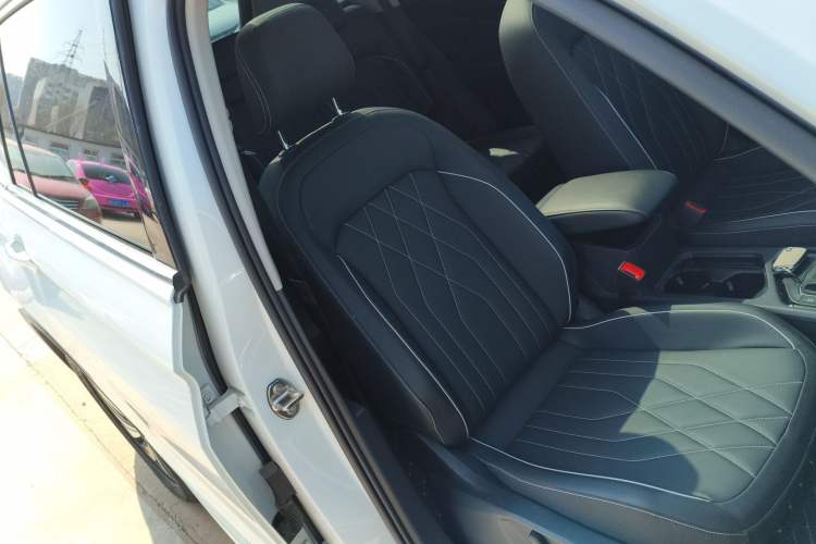 Used Volkswagen Tiguan L 2024 Outstanding Model 330TSI Automatic Two-Wheel Drive R-Line Dragon Glory Edition
