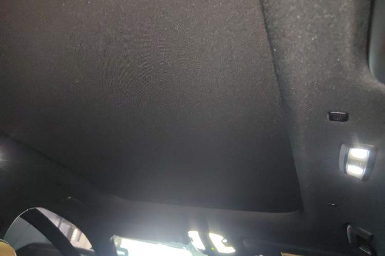 Used Lynk & Co 09 2021 2.0T Halo Six-Seater
