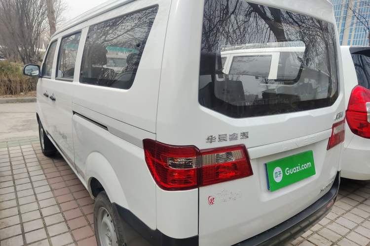 Used Jinbei Hiace X30 2023 1.5L Super-Comfortable Passenger Van 5/6/7-Seater Non-Air-Conditioned Version Model SWC15M