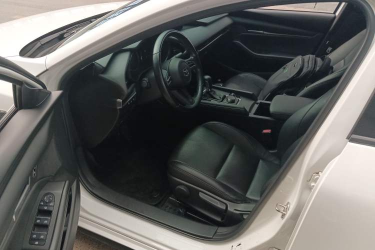 Used Mazda Mazda 3 Axela 2020 1.5L Automatic Luxury Version
