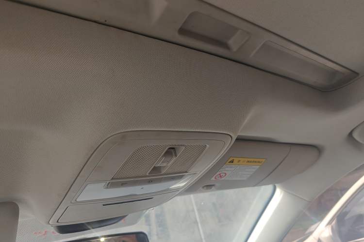 Used Roewe i5 2020 1.5L Automatic 4G Connect Luxury Flagship Edition
